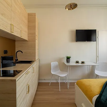 Holt S Cozy Near The Faculty Of Law Апартаменты Бухарест